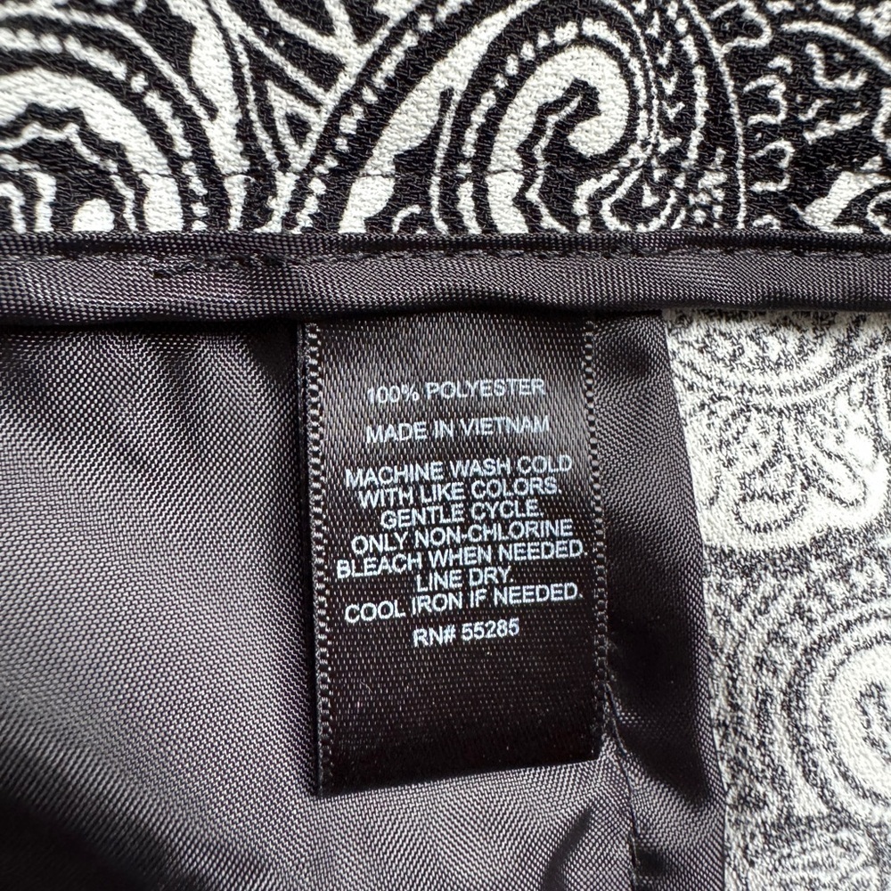 Express Black and White Paisley Shorts - Size 6 - Picture 8 of 14